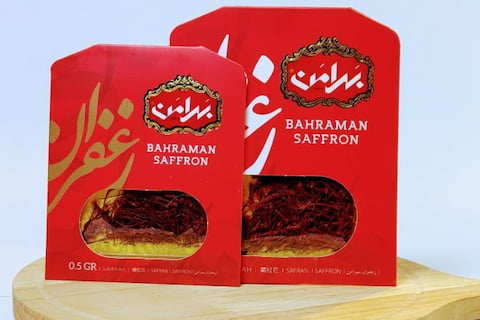 زعفران نگین بهرامن در بسته‌ بندی‌ های استاندارد و بهداشتی